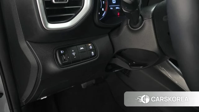 Hyundai Venue 2022 Серебристо-серый из Кореи, фото 5