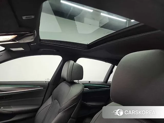 BMW 5 Series (G30) 2023 Черный из Кореи, фото 5