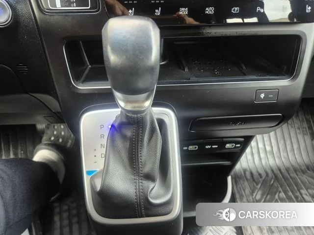 Hyundai Staria 2021 Серый из Кореи, фото 5
