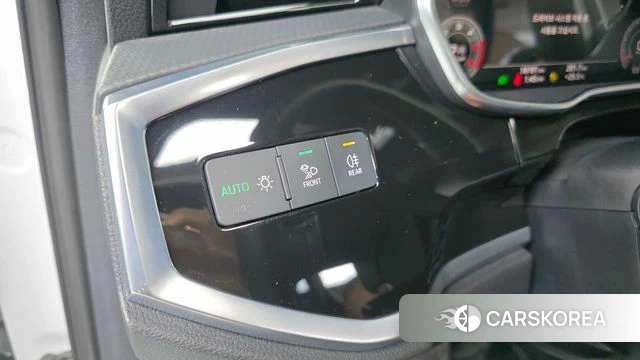 Audi Q3 (F3) 2023 Белый из Кореи, фото 5
