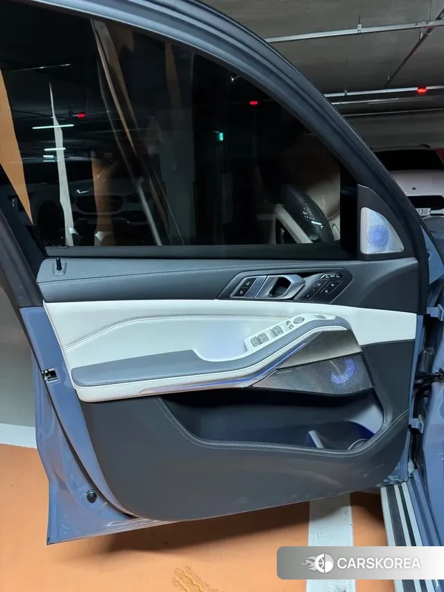 BMW X7 (G07) 2023 Серебристо-серый из Кореи, фото 5