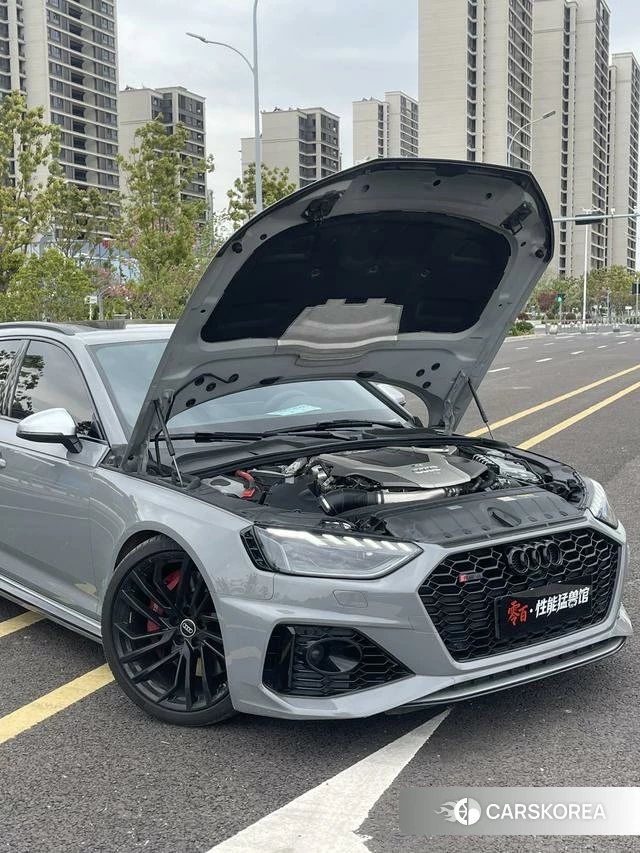 Audi RS 4 2023 Серебристо-серый из Китая, фото 5