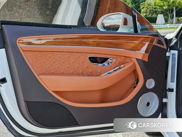 Bentley Continental GT 3rd Generation 2022 Белый из Кореи, фото 5