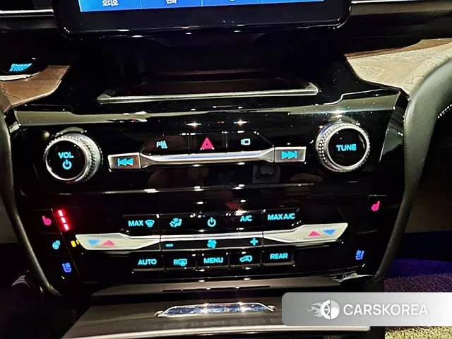 Ford Explorer 6th Generation 2022 Черный из Кореи, фото 5