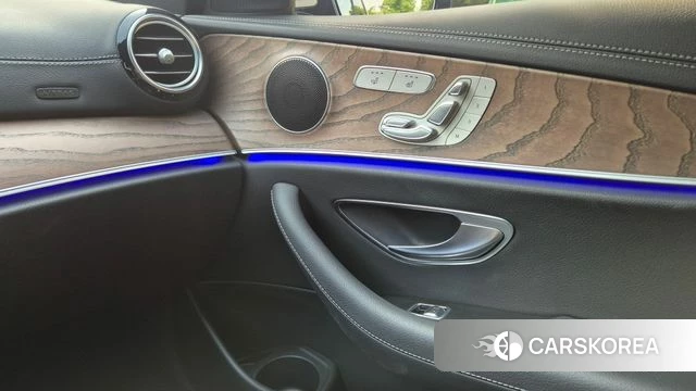 Mercedes-Benz E-Class W213 2023 Белый из Кореи, фото 5