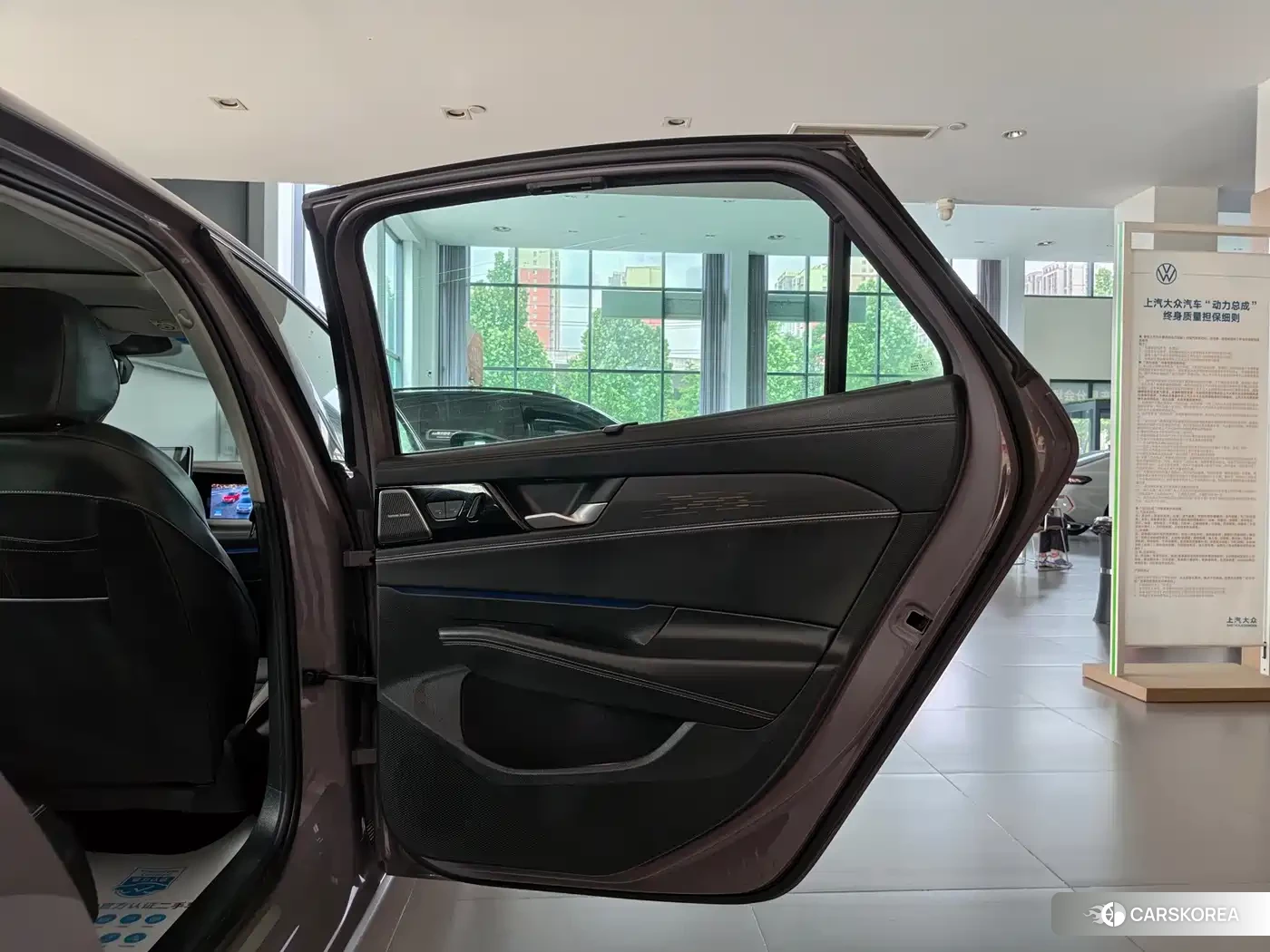 Volkswagen Passat 2024 Silver/gray из Китая, фото 5