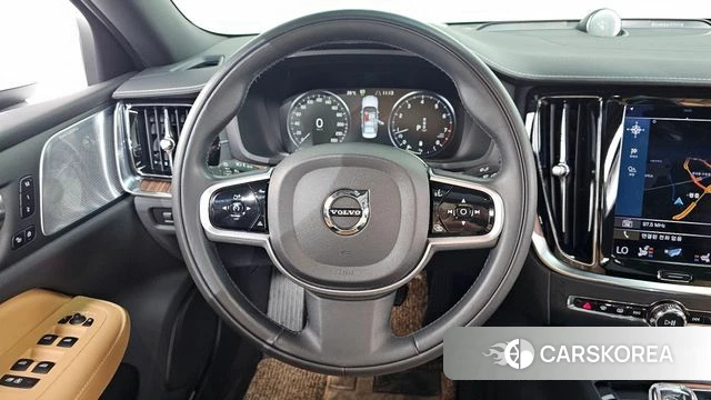 Volvo S60 3rd generation 2021 Белый из Кореи, фото 5
