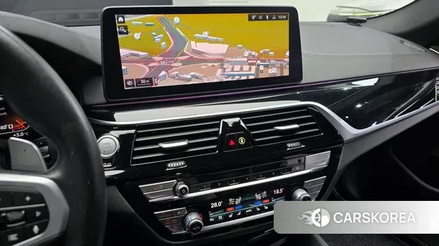 BMW 5 Series (G30) 2023 Белый из Кореи, фото 5