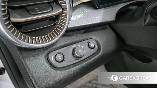 Chevrolet (GM Daewoo) Trax Crossover 2023 Белый из Кореи, фото 5