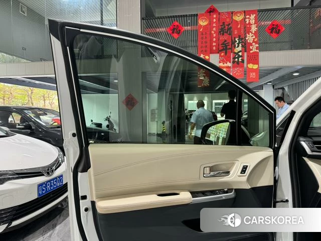 Toyota Grevia 2023 Белый из Китая, фото 5