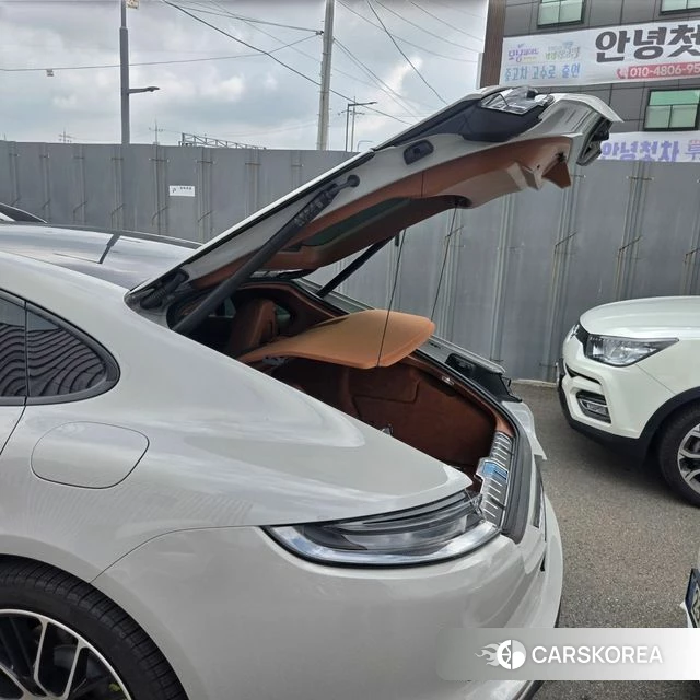 Porsche Panamera (971) 2023 Серебристо-серый из Кореи, фото 5