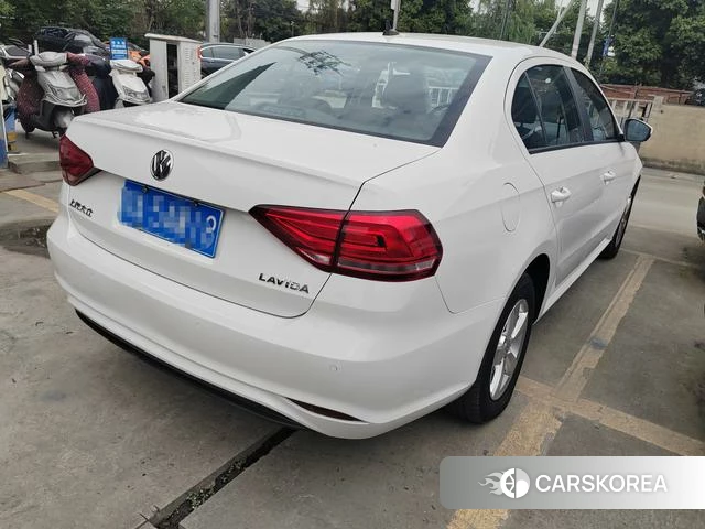 Volkswagen Lavida 2023 Белый из Китая, фото 5