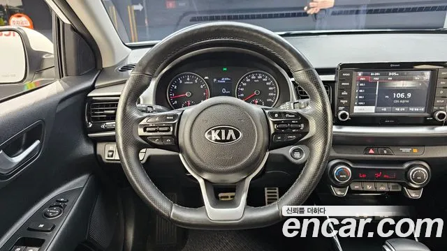 Kia Stonic 2018 Белый из Кореи, фото 5