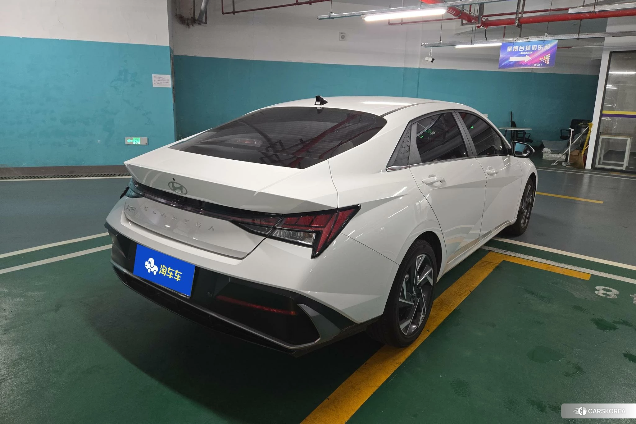 Hyundai Elantra 2023 Белый из Китая, фото 5