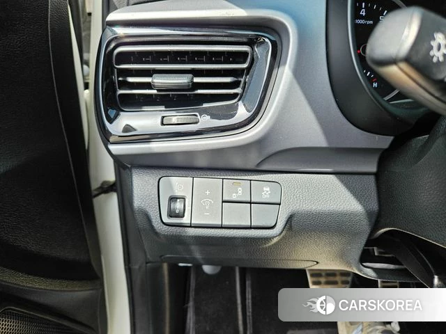 Kia Stonic 2018 Белый из Кореи, фото 5