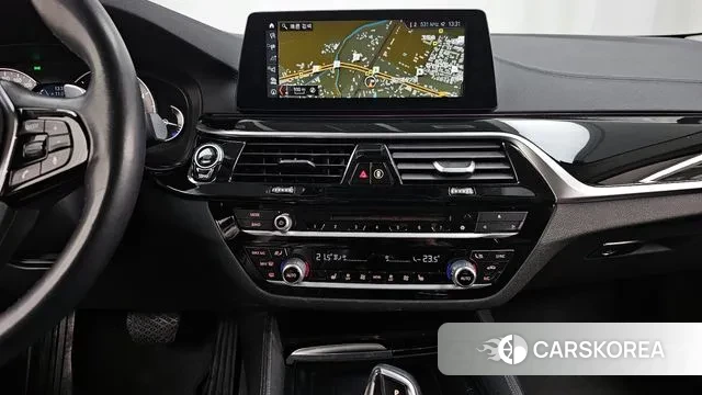 BMW 5 Series (G30) 2018 Белый из Кореи, фото 5