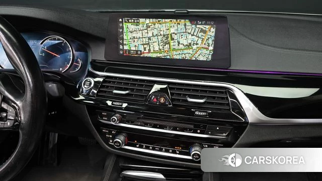 BMW 5 Series (G30) 2018 Белый из Кореи, фото 5