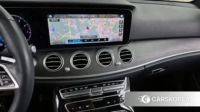 Mercedes-Benz E-Class W213 2022 Белый из Кореи, фото 5