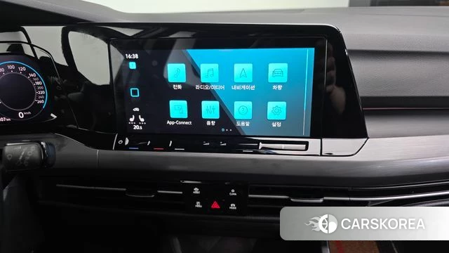 Volkswagen Golf 8th Generation 2022 Белый из Кореи, фото 5