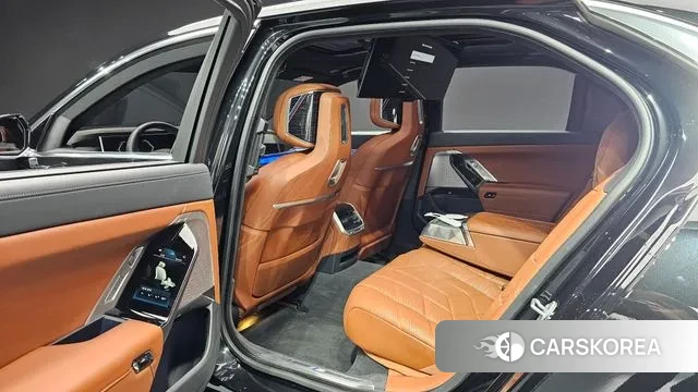 BMW 7 Series (G70) 2025 Черный из Кореи, фото 5