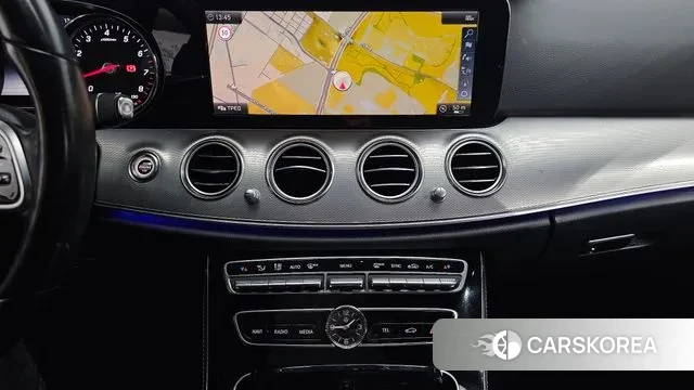 Mercedes-Benz E-Class W213 2019 Серебристо-серый из Кореи, фото 5