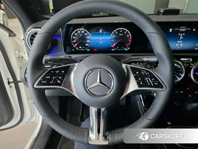 Mercedes-Benz A-Class W177 2025 Белый из Кореи, фото 5