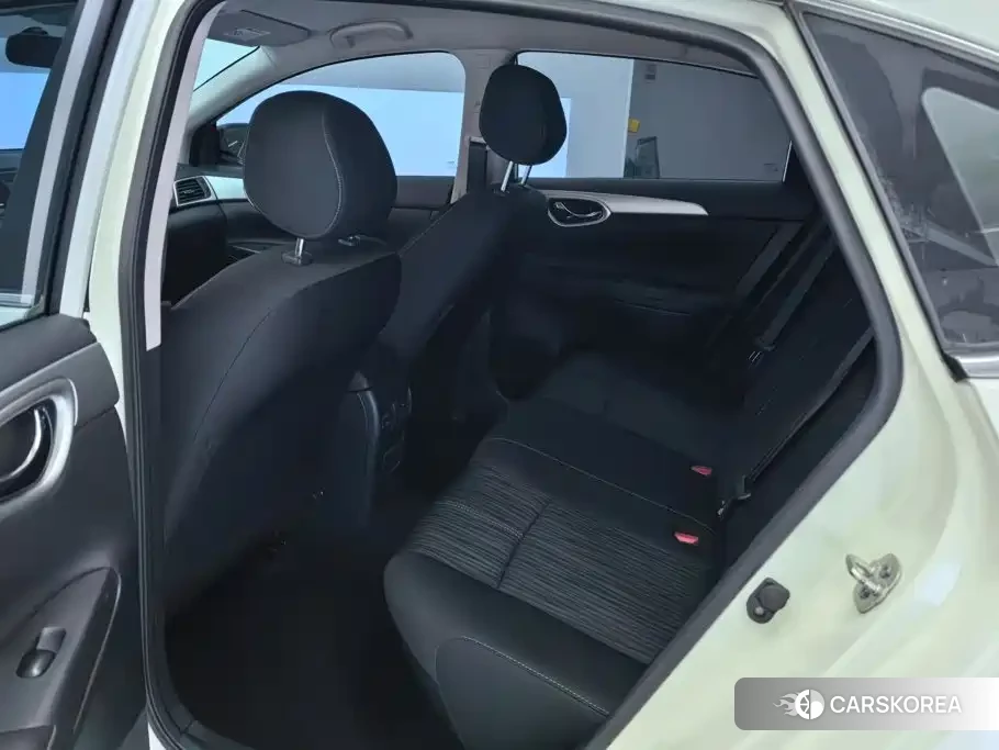 Nissan Sylphy 2023 Белый из Китая, фото 5