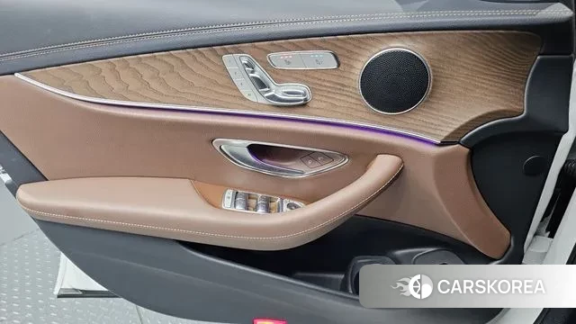 Mercedes-Benz E-Class W213 2022 Белый из Кореи, фото 5