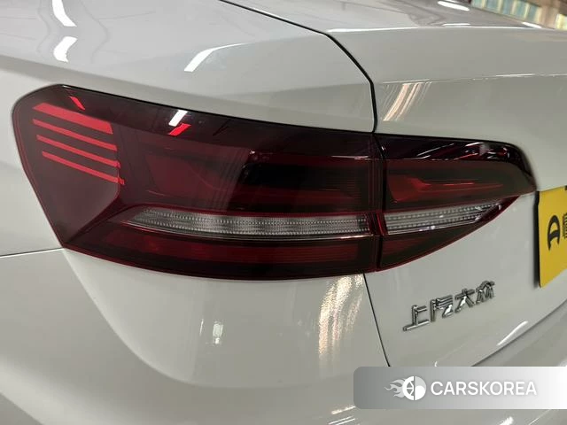 Volkswagen Lavida 2023 Белый из Китая, фото 5