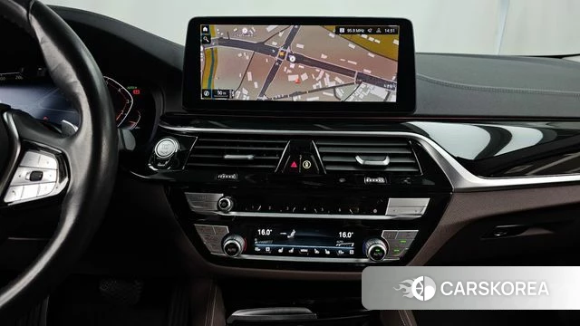 BMW 5 Series (G30) 2021 Белый из Кореи, фото 5