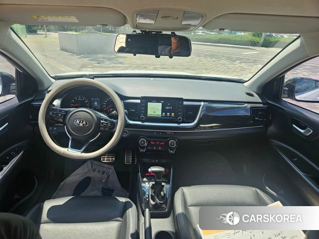 Kia Stonic 2018 Белый из Кореи, фото 5