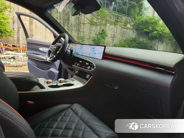 Genesis GV70 2024 Серый из Кореи, фото 5