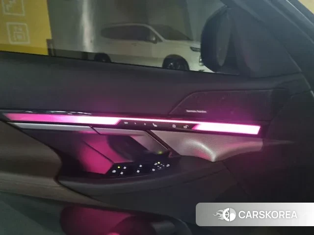 BMW 5 Series (G60) 2024 Серебристо-серый из Кореи, фото 5