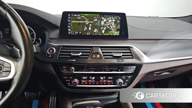 BMW 5 Series (G30) 2018 Белый из Кореи, фото 5