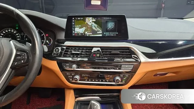 BMW 5 Series (G30) 2018 Белый из Кореи, фото 5