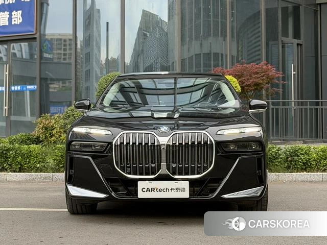BMW 7 series 2023 Черный из Китая, фото 5