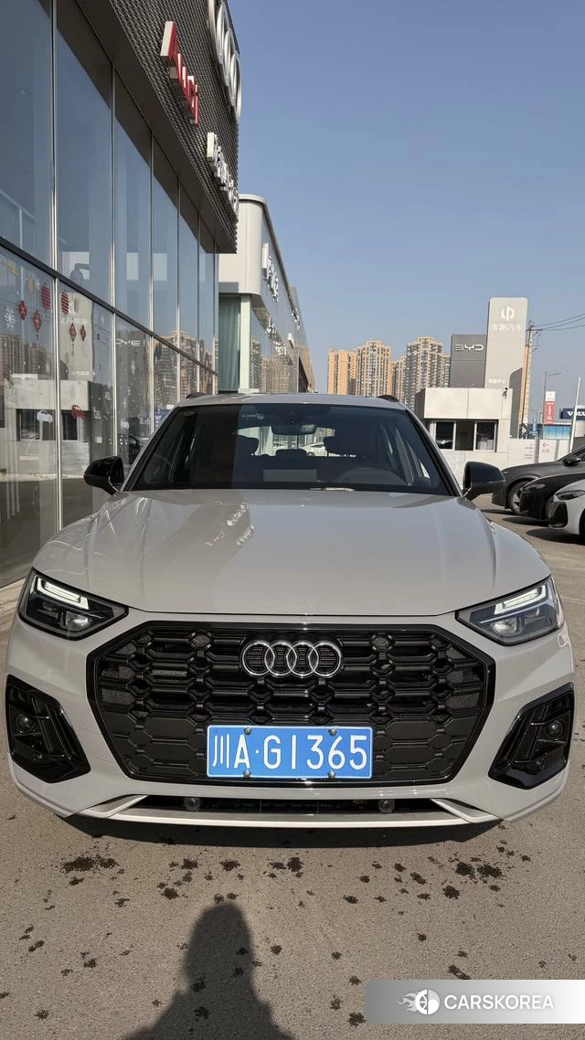 Audi Q5L 2025 Темно-серый из Китая, фото 5