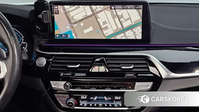 BMW 5 Series (G30) 2021 Серебристо-серый из Кореи, фото 5