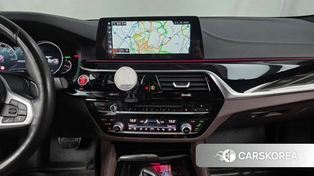 BMW 5 Series (G30) 2018 Белый из Кореи, фото 5