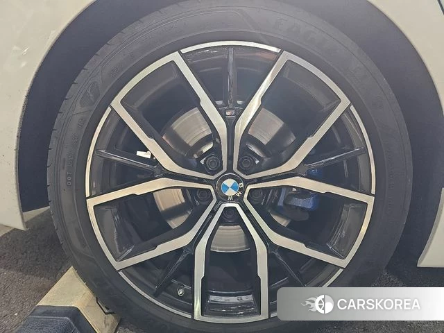 BMW 5 Series (G30) 2023 Белый из Кореи, фото 5