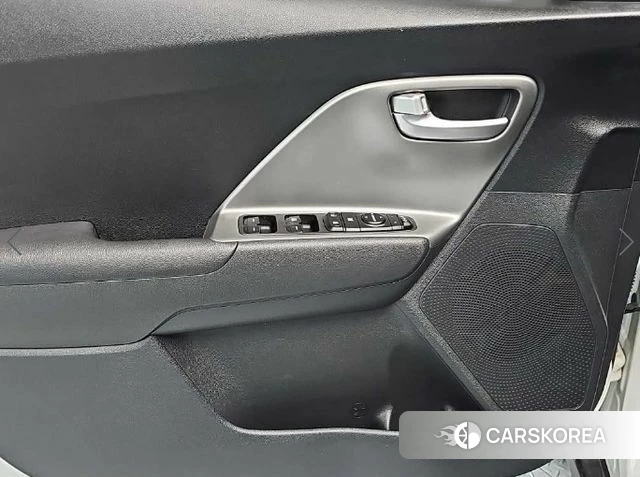 Kia Niro Plus 2023 Белый из Кореи, фото 5