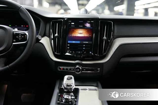 Volvo XC60 2022 Черный из Китая, фото 5