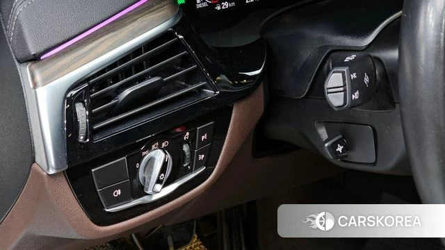 BMW 5 Series (G30) 2021 Белый из Кореи, фото 5