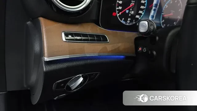 Mercedes-Benz E-Class W213 2018 Белый из Кореи, фото 5