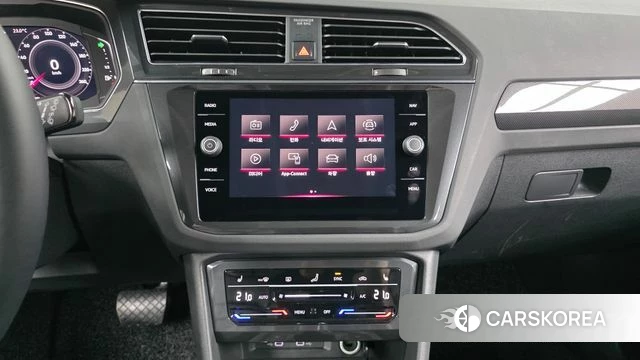 Volkswagen Tiguan second Generation 2022 Белый из Кореи, фото 5