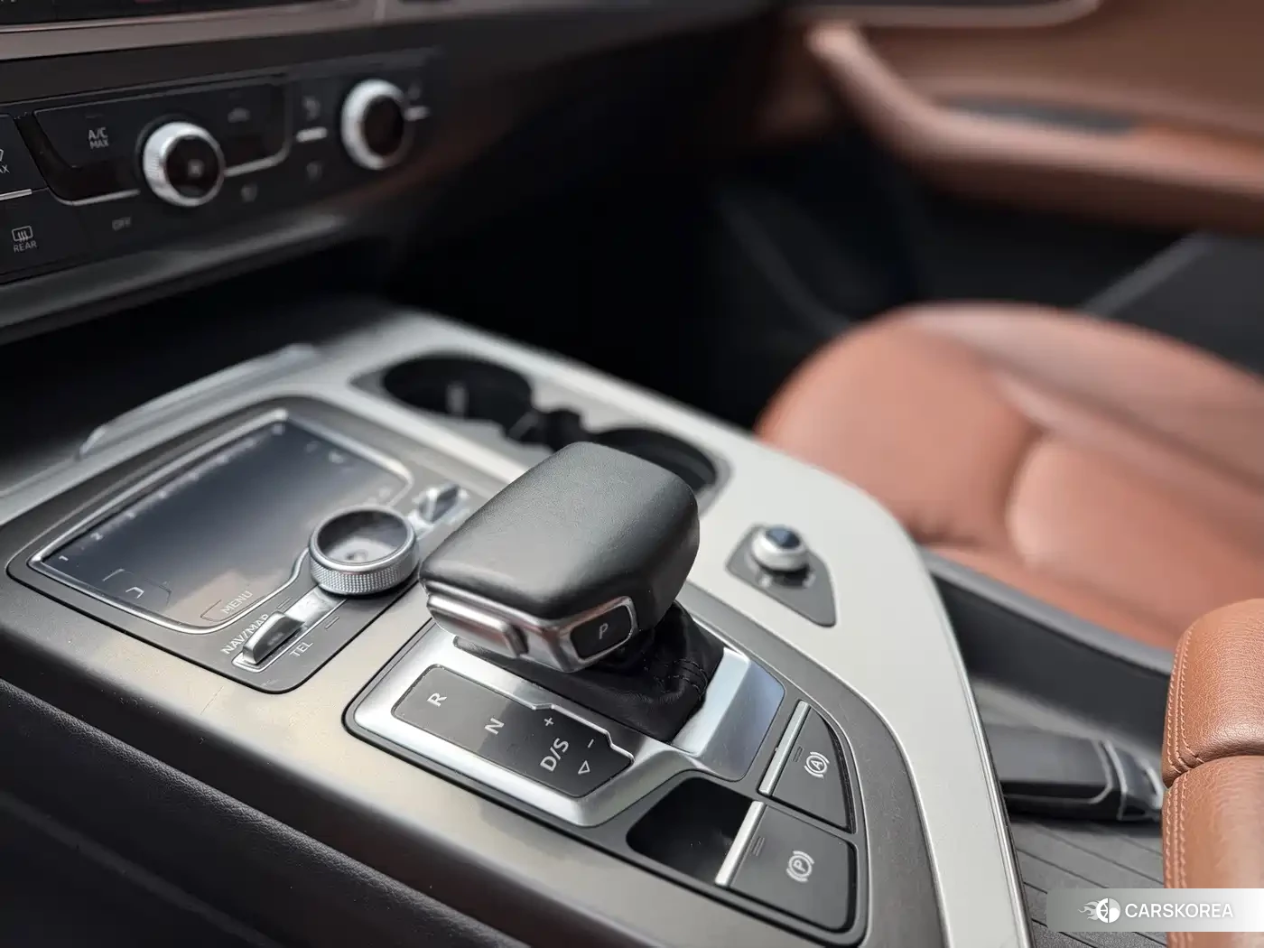 Audi Q7 2018 Черный из Китая, фото 5