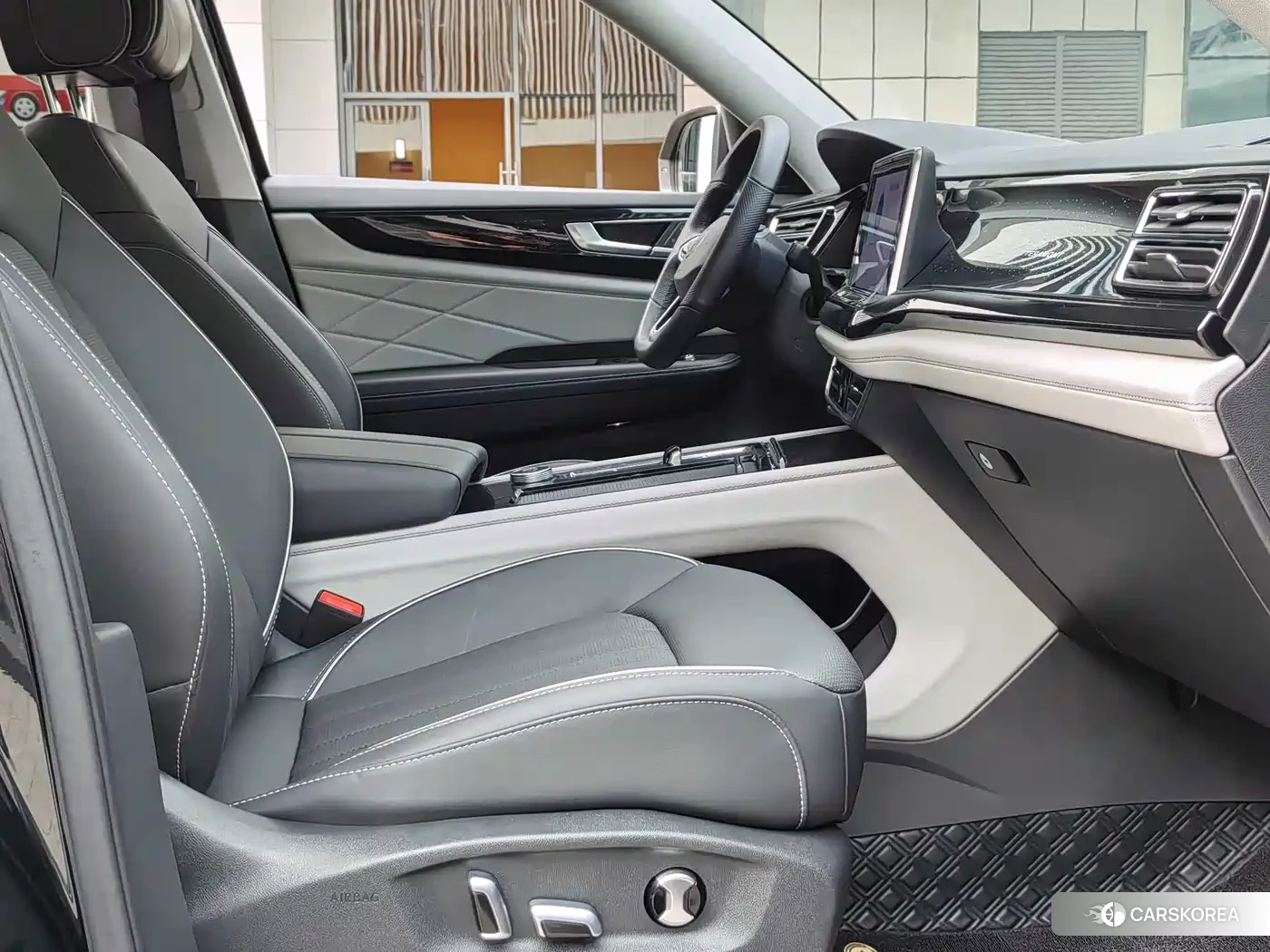 Volkswagen Touareg 2024 Черный из Китая, фото 5
