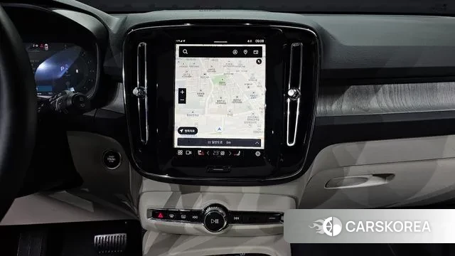 Volvo XC40 2024 Белый из Кореи, фото 5