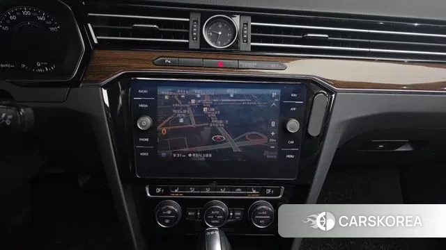 Volkswagen Passat GT (B8) 2018 Серебристо-серый из Кореи, фото 5