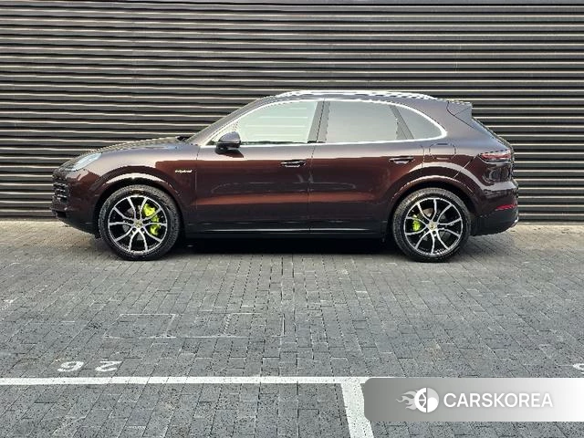 Porsche Cayenne Coupé E-Hybrid 2023 Коричневый из Китая, фото 5
